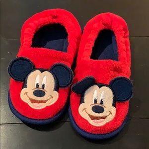 Kids red Mickey Mouse slippers